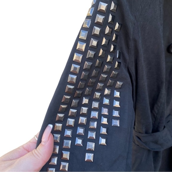 Yoyo's Studed Shoulder Jacket Blouse I Size: L - Picture 4 of 15
